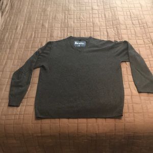 Charcoal gray men’s Boden v neck sweater